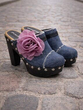 ShoeDazzle Women’s Denim Mule Clogs Pink Flower Platform Heels Studded Size 7
